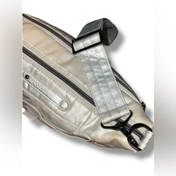 🤍Lug Flare 2 Crossbody bag with 2 straps Silver Quilted RFID - Picture 4 of 15